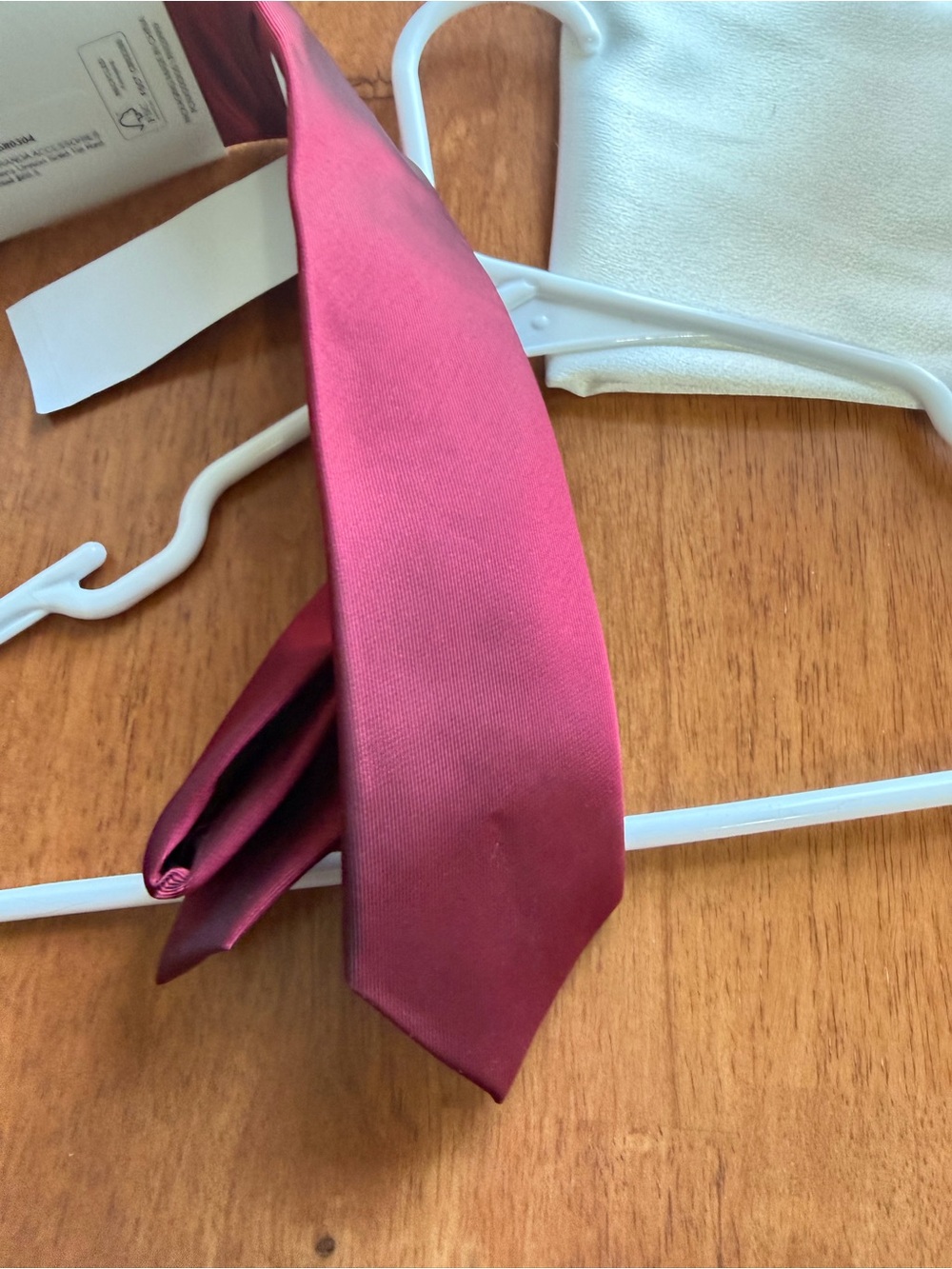 Calvin Klein Unison Solid Tie Men’s Burgundy Wine 2.5” NWT Recycled Polyester - Picture 5 of 5